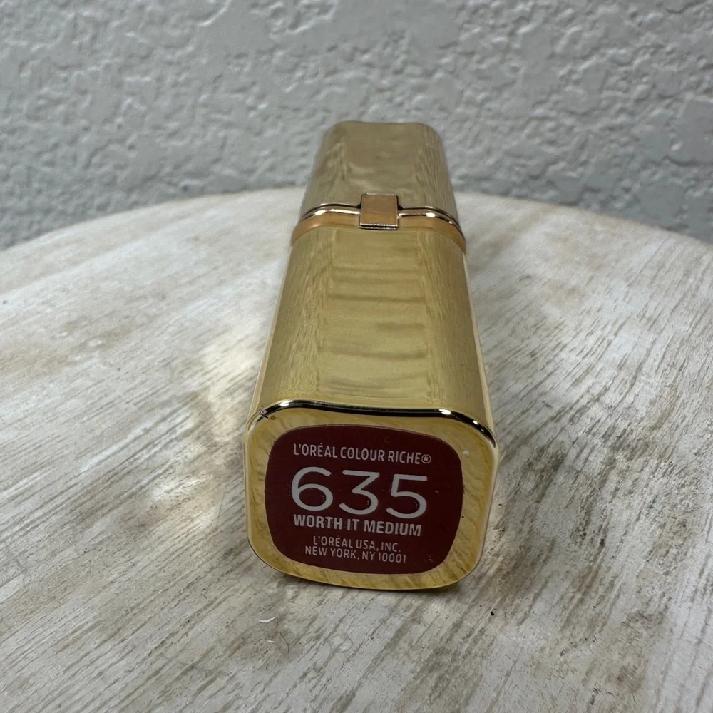 $5 🌙 L’Oreal Lipstick In Worth It Medium‎ NEW FULL SZ